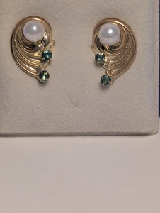 NUOVO~ORO GIALLO 14k~**ORECCHINI A PERNO PERLE ORIGINALI E 2 SMERALDI**~CONFEZIONATI - Foto 1 di 7