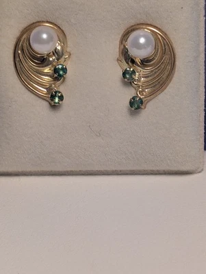NEW~14k Yellow Gold~**GENUINE PEARL & 2 EMERALDS  STUD EARRINGS**~BOXED - Image 1 of 4