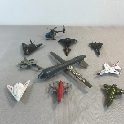 Vintage Military Vehicles Planes And Tanks Lot 17 Diecast And Plastic 1:64 Scale - Image 1 of 4