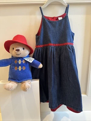 Vestido vaquero para niñas Gap talla 5 y oso paddington. Foto 1 de 4