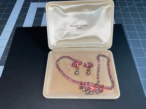 VINTAGE Matching Earrings and Necklace Faux Pearls Pink Foilbacks Original Box - Picture 1 of 7