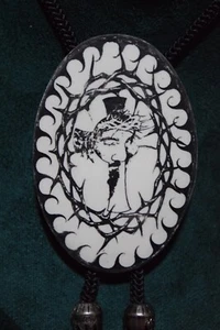 Bolokrawatte Hand Scrimshawed "Dornenkrone" sehr schön! - Bild 1 von 3