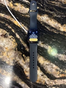 Apple Watch SE Gen 2 Working With Cracked Screen 40 MM -Midnight Case - Photo 1 sur 3