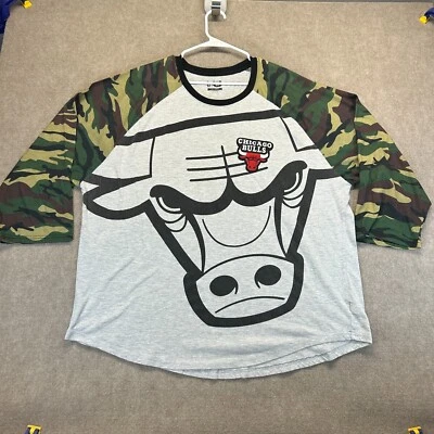 Camisa Raglán Chicago Bulls Para Mujer 4X Gris Mangas Camufladas Crew UNK Fair Foto 1 de 4