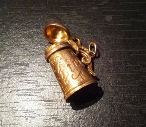 9k Gold Beer Stein Pendant 6g