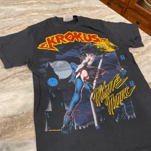 Camiseta KROKUS 1984 Midnite Maniac Blitz Tour Pequeña Original - Imagen 1 de 3