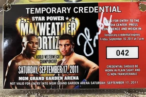 Floyd Mayweather signierter Presseausweis Mayweather gegen Ortiz IP mit Lackstift GTP - Bild 1 von 3
