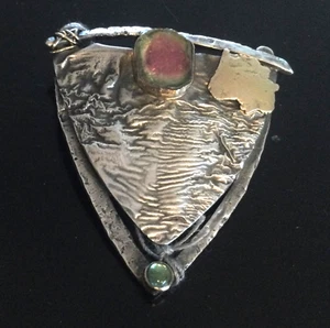 A.R. ¡BROCHE VINTAGE ESTERLINA Y 14K CON SANDÍA Y TURMALINA VERDE! ¡PERFECTO!! - Imagen 1 de 2