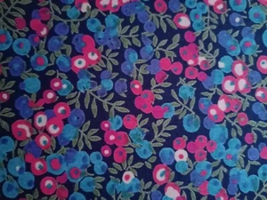 Remnant WILTSHIRE BERRY  Liberty of London Tana Lawn cotton approx  77 x 11 cm - Picture 1 of 3