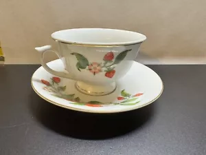 Taza y platillo de fresa Virginia de colección Queens Fine Bone China Inglaterra - Imagen 1 de 9