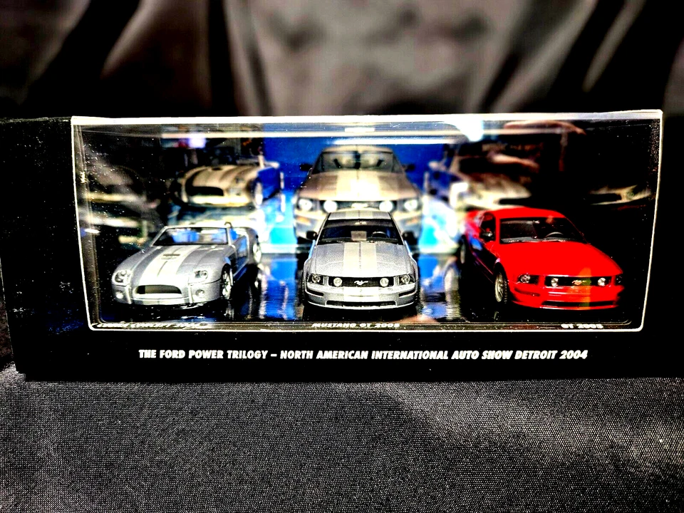 Pauls Model Art Ford Power Trilogy Auto Show 2004 escala 1:43 Inv. #3771 Foto 1 de 3