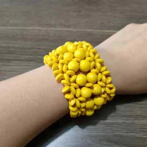 Wooden Women's Beaded Bohemian Style Bracelet Stretch Yellow Handmade NEW - Picture 1 of 2