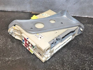 2006-2011 Lexus GS300 GS350 GS430 Front Driver Side Cabin Fuse Box Relay Panel - Picture 1 of 6