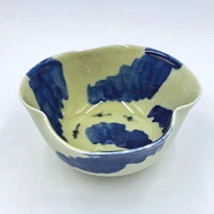 Chinese China Free Form Small Bowl Signed Cream Blue Hand Painted 6" Excellent  - Picture 1 of 4