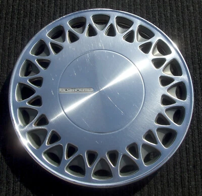 Una cubierta de rueda tapacubos original Plymouth Voyager SE LE Acclaim 14" 1990 1993 OEM Foto 1 de 4