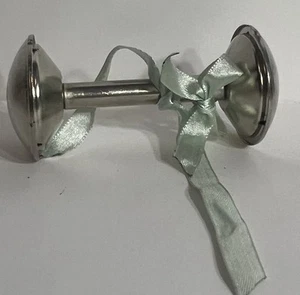 Versilberte Langhantel Baby Rassel ca. 4" Länge - Bild 1 von 5