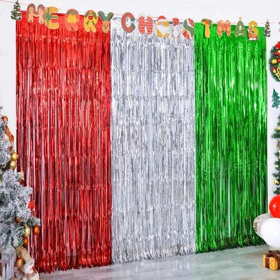 Paquete de 3 cortinas con flecos de aluminio de Navidad, rojo plata verde, 3,3X6,6 pies cada una, con... Foto 1 de 4