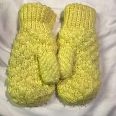 Mitones amarillos vintage para manos pequeñas Foto 1 de 4
