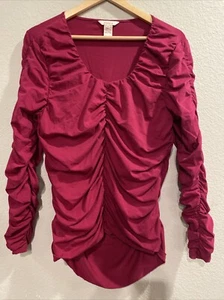 Sundance Katalog Damen Rosalind gerafftes Langarm Himbeere V-Ausschnitt Top Gr. XL - Bild 1 von 5