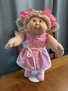 1980s Cabbage Patch Kid Blonde Poodle Green Eyes Pink Floral Dress Cute HM16 - Picture 1 of 8