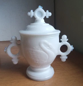 1880s ATTERBURY SWAN MILKGLASS COVERED MARMALADE JAR WITH ORIGINAL MATCHING LID - Picture 1 of 7