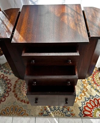 Mesa/gabinete de hilo de coser vintage Martha Washington Foto 1 de 4