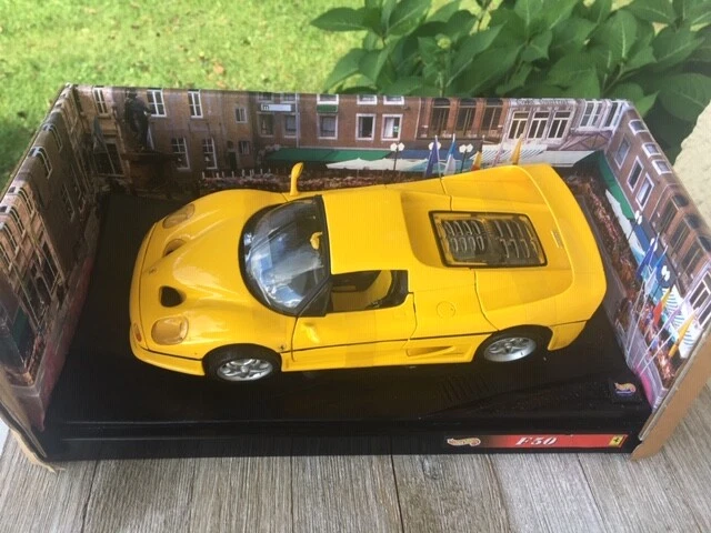 RARE Hot Wheels FERRARI F50 YELLOW 1:18 1998 w/ stand - Image 1 of 4