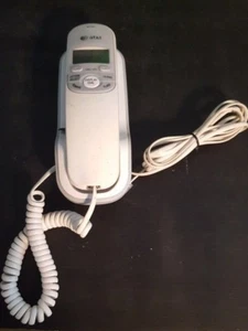 Pre-owned AT&T (TR1909) Trimline Telephone Caller ID/ Call Waiting Corded Phone - Picture 1 of 5
