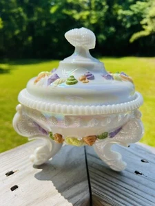 Westmoreland HAND PAINTED ARGONAUT SEA SHELL CANDY DISH DOLPHIN FEET Pearlescent - Picture 1 of 6