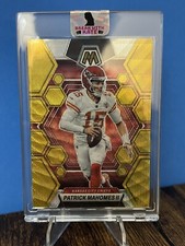 2023 Panini Mosaic Football Patrick Mahomes Gold Wave #5/17 Chiefs TMall
