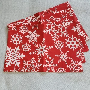 Holiday Placemats Red with White Snowflakes Set of 4 Reversable Christmas Winter - Picture 1 of 4