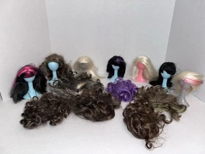 LOTE DE 13 PELUCAS PARA MUÑECAS LIV VINTAGE Spin Master muñeca de moda pelucas divertidas, 7 soportes - Imagen 1 de 7