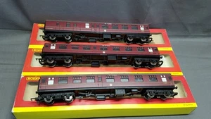 PACK DE AUTOCARES HORNBY R4252 "THE TALISMAN", 3 MK1 GRANATE EXCELENTE EN CAJA - Imagen 1 de 10