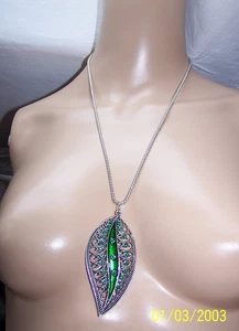 Halskette, Collier, Kette mit großem Blatt - Anhänger, grün/silber, NEU, TOP - Bild 1 von 5