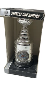 Colorado Avalanche NHL 2001 Stanley Cup Champions 8 inch Replica Trophy Hunter - Bild 1 von 6