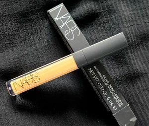 NARS Radiant Concealer - INSTANTLY BLURS LINES Medium skin with warm undertones - Picture 1 of 5