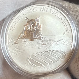 Perth Mint 1oz Fine Silver Coin Australian 1 Dollar Moon Landing Britannia - Picture 1 of 2