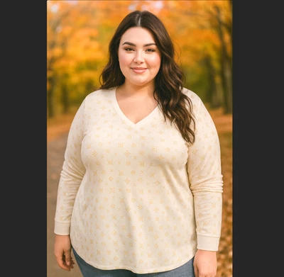 Camiseta Torrid Manga Larga 2x Novia Signature Jersey Cuello en V Motivos de Lanzamiento Rocío Nueva con Etiquetas Foto 1 de 4