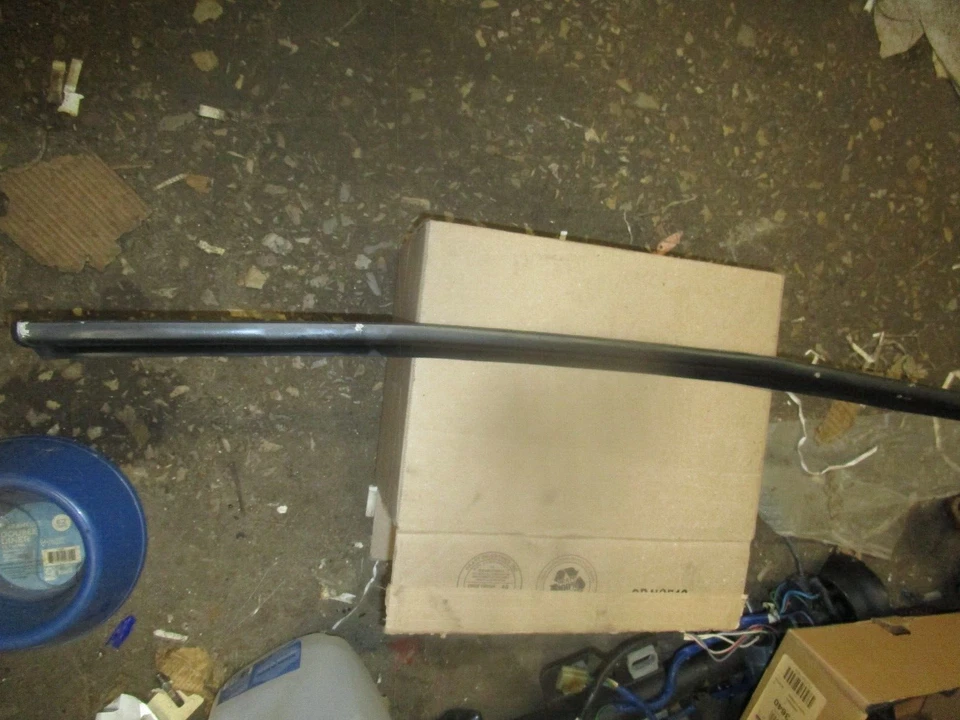 Moldura raspador de vidrio puerta exterior puerta conductor convertible Jaguar XK8 XKR 1997-03 Foto 1 de 4