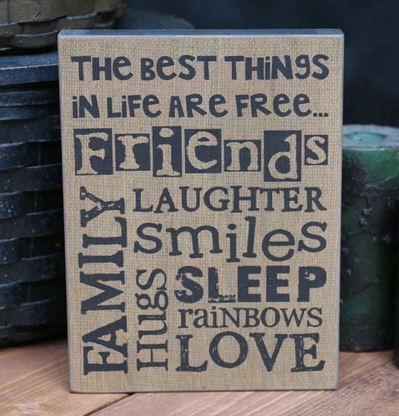 Letrero de madera decoración primitiva Las mejores cosas de la vida son cuidador de estante gratuito Foto 1 de 1