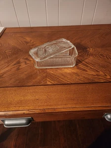 Klar gepresstes geripptes Glas 8-1/2"x4-1/2"x3" Aufbewahrungsschale mit geprägtem Deckel - Bild 1 von 7