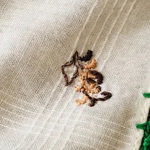 Vintage bestickt kariert Baumwolle braun Blume grün Häkelkante Taschentuch Einstecktuch - Bild 1 von 4