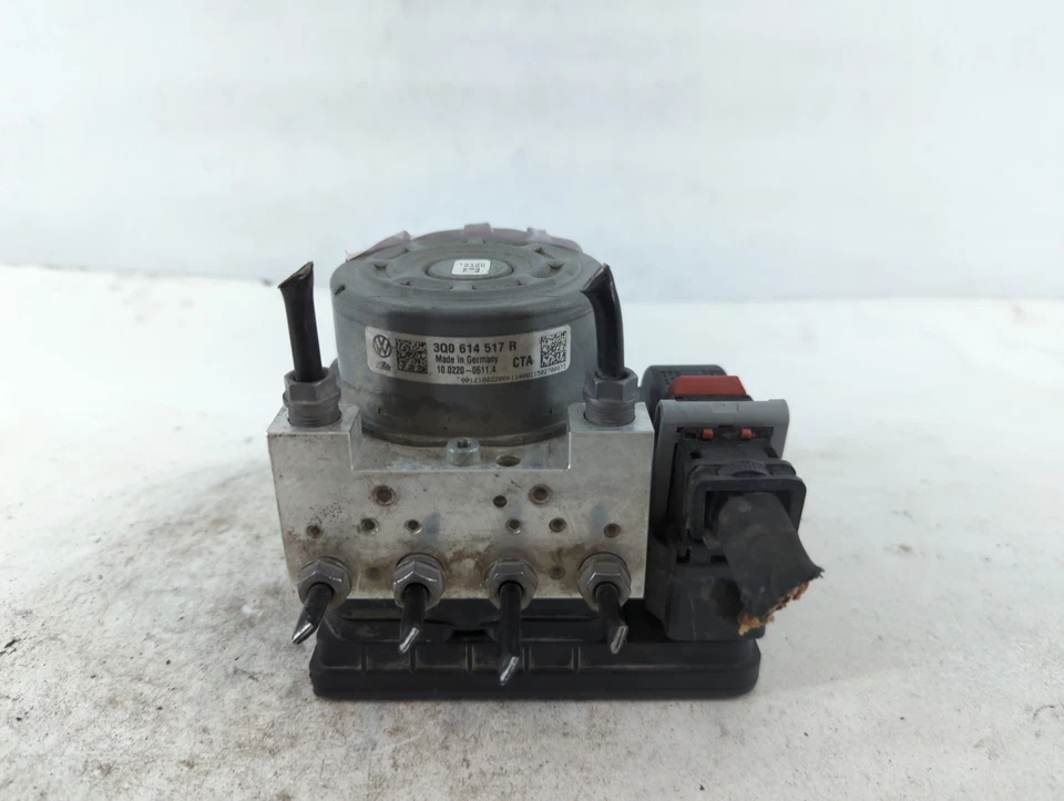 Módulo de control de bomba ABS Volkswagen Golf 2015-2016 BMR2R Foto 1 de 4