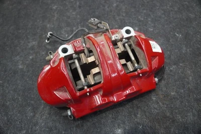 Pinza de freno delantera izquierda del lado del conductor roja OEM Alfa Romeo Giulia Veloce 2024 Foto 1 de 4