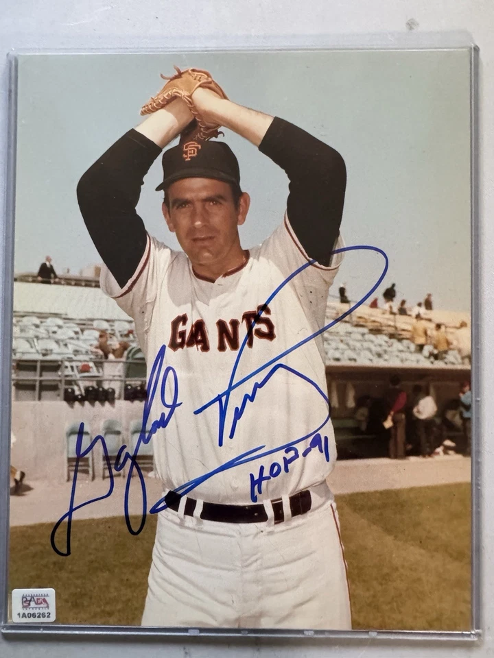 Gaylord Perry Autographed 8 X 10 Photo with HOF 91 Inscription - Image 1 of 2