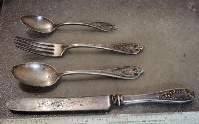 1847 Rogers Bros Triple XS Old Colony tenedor, cucharadita, cuchara de mesa, cuchillo de mesa  Foto 1 de 3