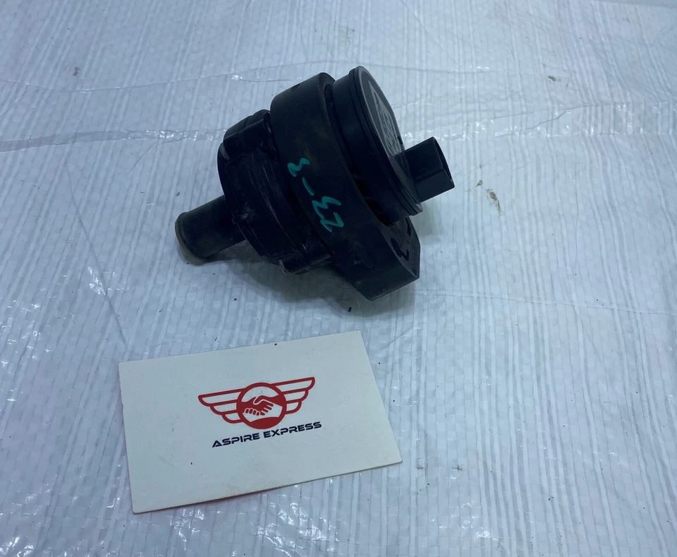 Bomba de agua auxiliar de refrigerante secundario Mercedes-Benz W211 E350 2003-2006 OEM Foto 1 de 4