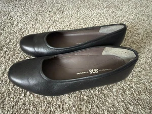 EUC SAS Women's Regina Pump Black Leather Shoes Size 9.5 WW - Made in Italy - Picture 1 of 6