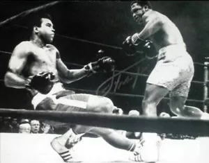 SMOKIN' JOE FRAZIER gegen MUHAMMAD ALI SIGNIERT 16x12 BOXING FOTO PROOF COA CHAMPIONS - Bild 1 von 2
