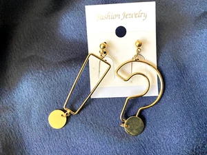 Fashionable earrings...question & exclamation sign...unique...w/ a gift box - Picture 1 of 1